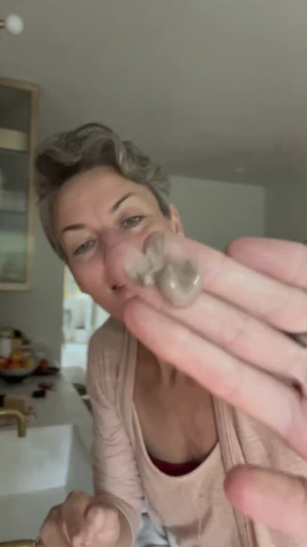 The Honey Mud: HOW TO USE, CAPTION: to cleanse: wet skin